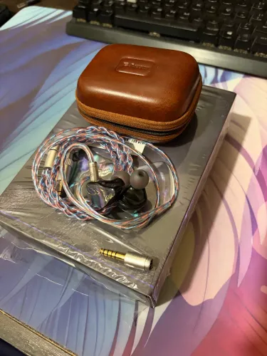 In Ear Juzear Defiant