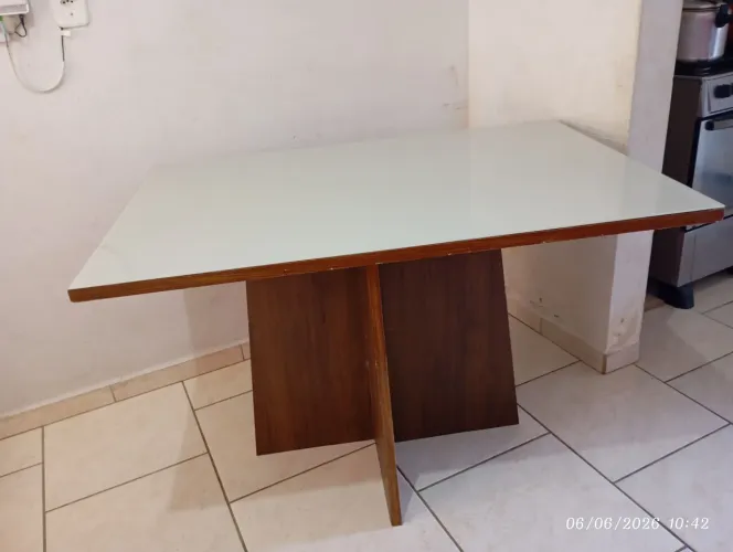 Mesa sem cadeira