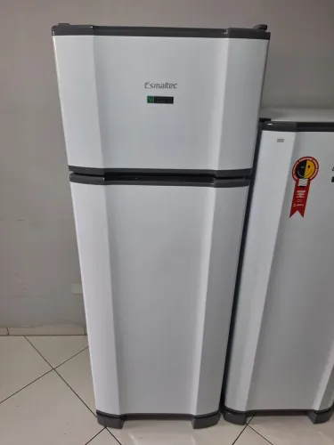 Geladeira Esmaltec 277L inverter