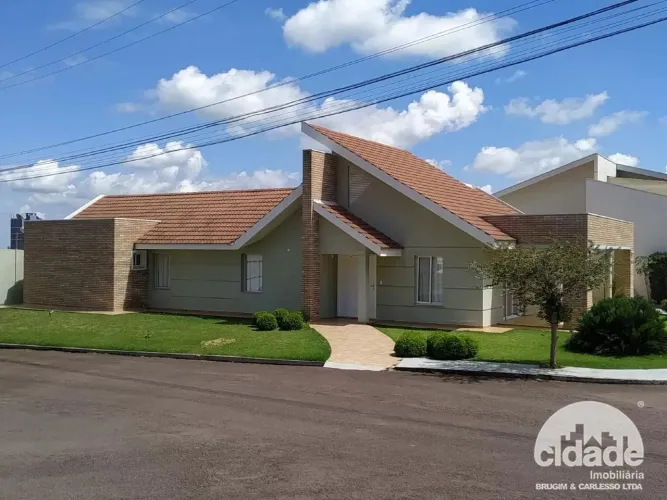 LINDA CASA EM CONDOMÍNIO NO CENTRO DE CASCAVEL