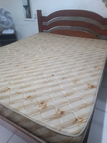 Cama de madeira