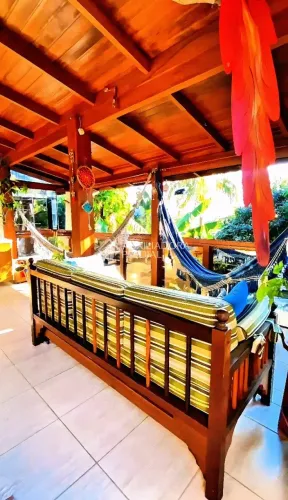 Casa à Beira do Canal com Acesso Privado para Embarcações - Barra da Lagoa, Floripa