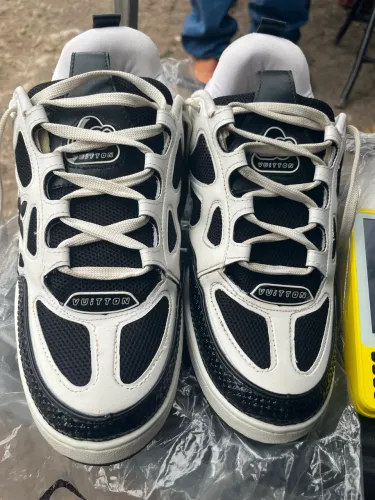 Tênis Lv branco com preto N40