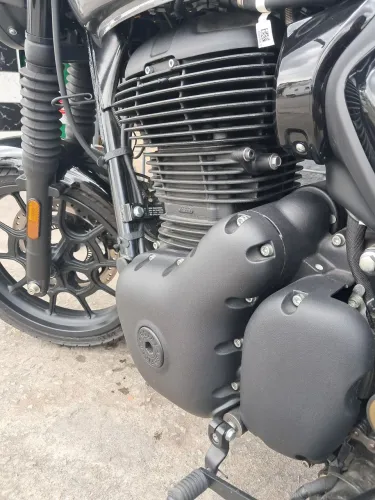 Vendo. Royal enfield hunter ano 26 com 795 km ainda ma garantia
