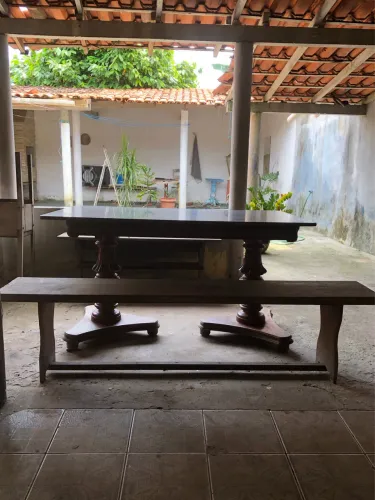 Mesa com tampo de granito 