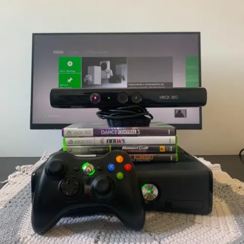 XBOX 360 500GB + KINECT + 4 JOGOS
