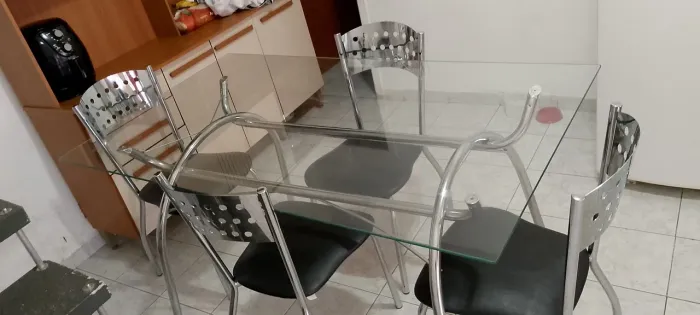 Mesa 4 cadeiras tampo de vidro 