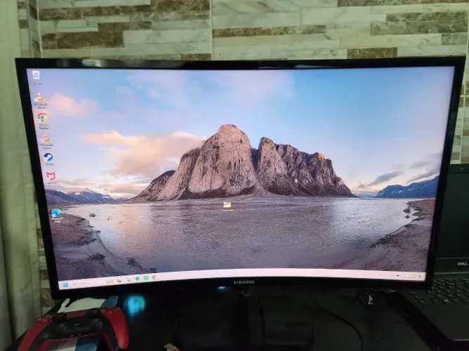 Monitor Curvo Samsung 27" FHD, HDMI, VGA, Freesync