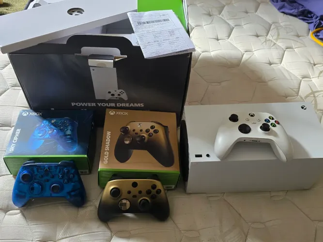 Xbox Series X 1tb + 3 controles