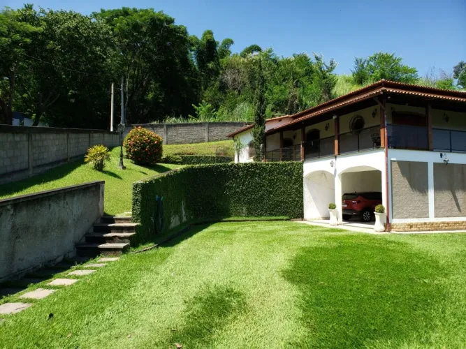 Belíssima Chácara por R$ 3.000.000 - Jardim Alice - Barra Mansa/RJ