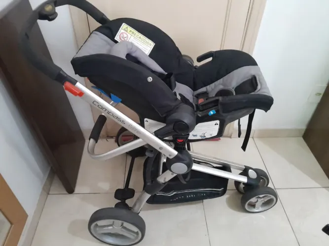 Vende-se carrinho de bebê Bebesit Compass com bebê conforto, em ótimas condições..