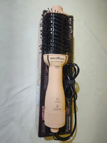 Vendo essa escova secadora soft Britânia 1300W bivolt Semi-nova
