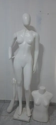 Vendo manequin em perfeito estado valor 450,00