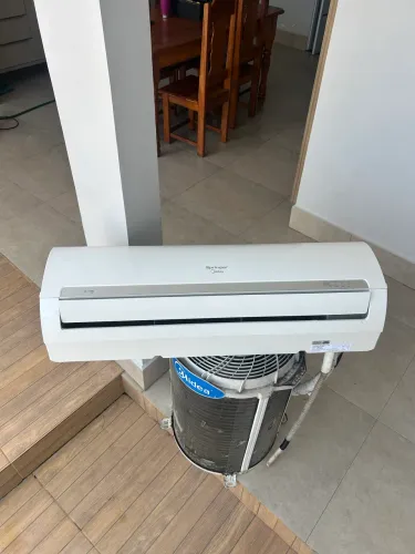 Ar condicionado 18 mil Btu semi novo 1800 reais, aceito cartão