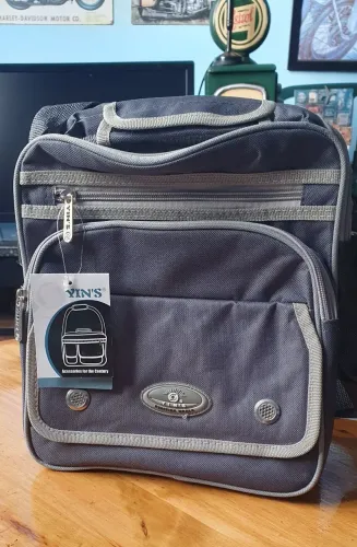 Bolsa Masculina Yins Original Nova Zerada na etiqueta.  Perfeita 