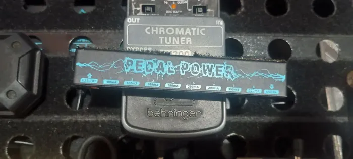 Pedal Boss ds1 + eq+ afinador + fonte por 600 reais 