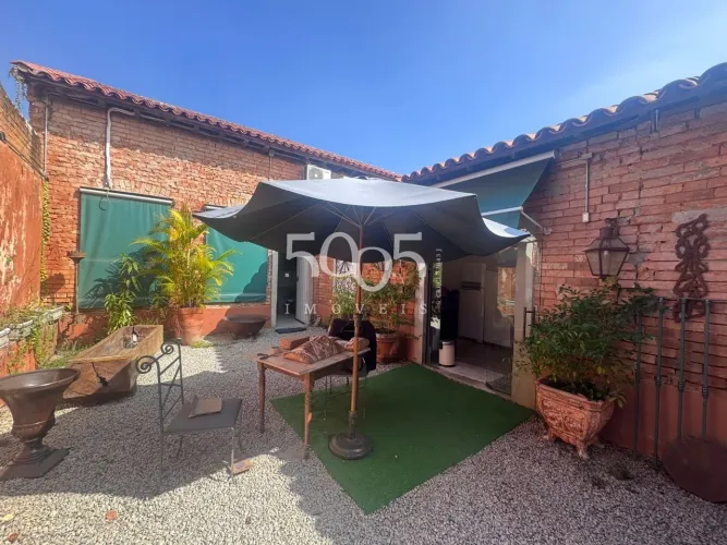 Imóvel comercial tombado para venda ou locação no Centro de Itu com 362m² de área total
