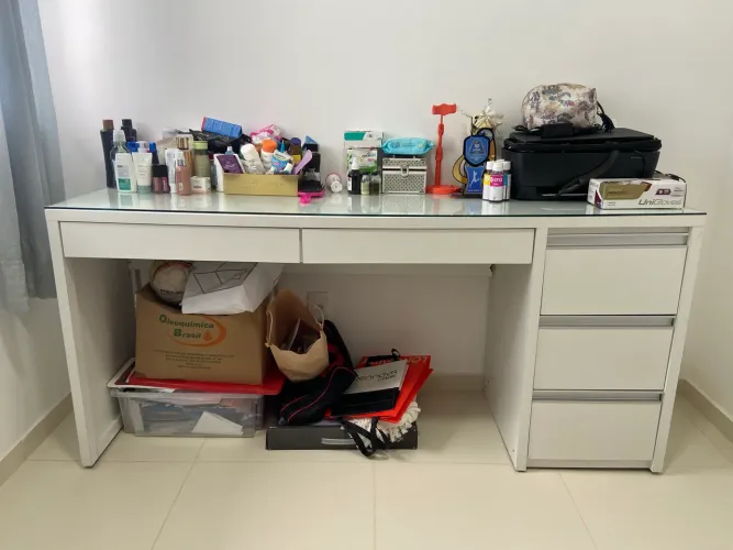 Vende-se escrivaninha 