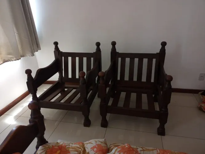 Vendo conjunto de sofá de madeira