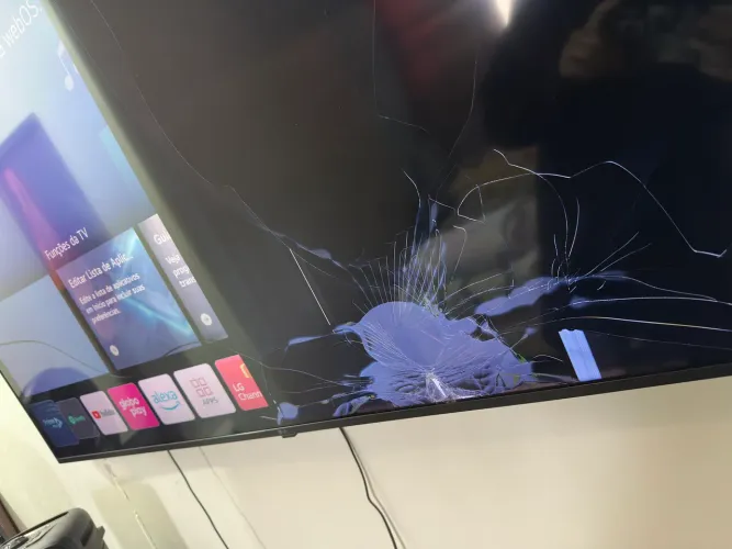 TV LG Smart 55 4K UHD - Tela Quebrada