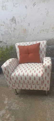 Vende-se Poltrona em linho + almofada também em linho de Brinde