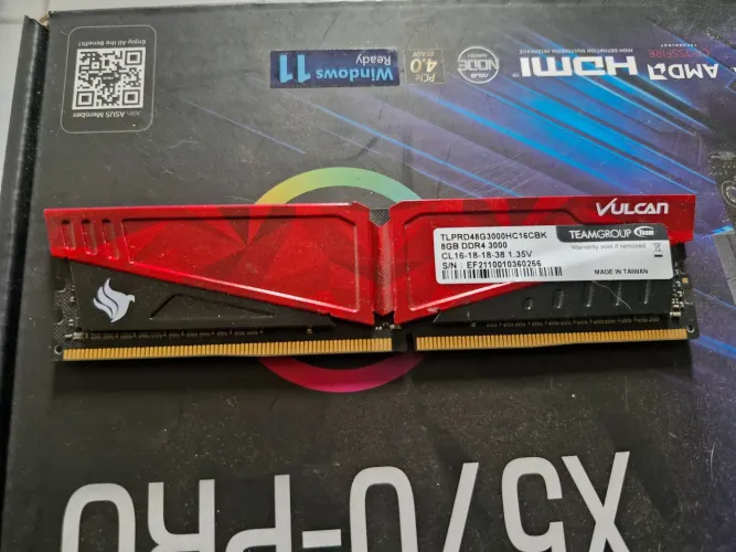 Memória RAM 8GB DDR4 3000MHz