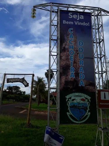 Casa a venda em Cachoeira Dourada mg.  500 metros da Beira Rio