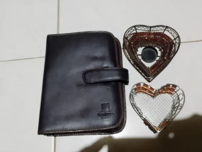 Paste elegante e adornos de coração
