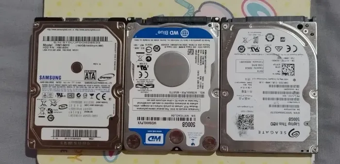 TRÊS HDS DE NOTEBOOK 02 DE 500 GB E 01 DE 160 GB