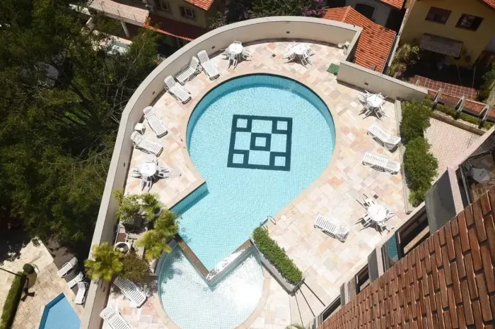 Apartamento mobiliado 1 dormitório no Morumbi com vaga, piscina e internet inclusa
