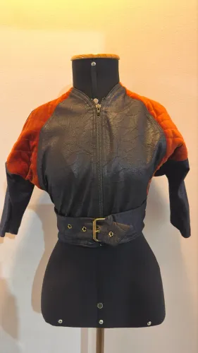 Jaqueta Vintage Feminina Couro Sintético Retrô Anos 80 Cinto Fashion