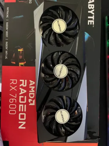 RX 7600 TRIPLO FANS 8GB VRAM