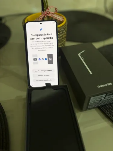 S25 azul 256gb 12Ram 4 Meses está na garantia ainda
