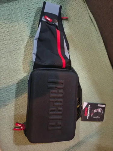 Bolsa pesca rapala nova + isca rapala de brinde