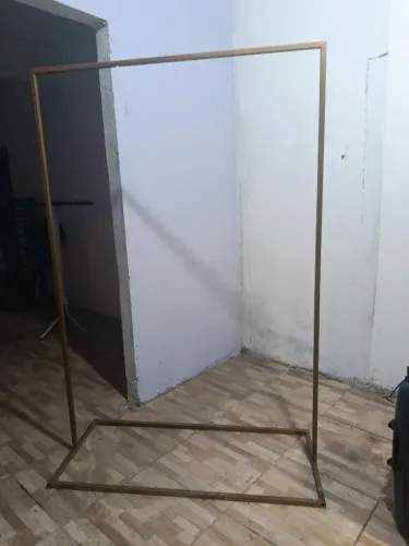 Vendo arara de ferro e um provador de ferro, usados mas bem conservado 