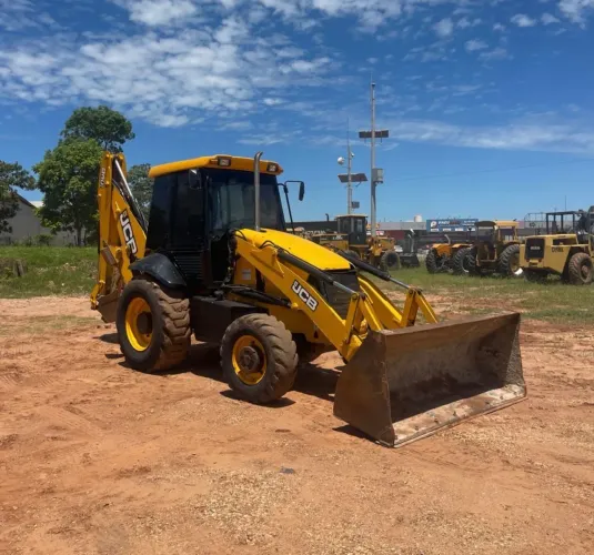 Retroescavadeira JCB 3CX 2015 - Entrada 10%