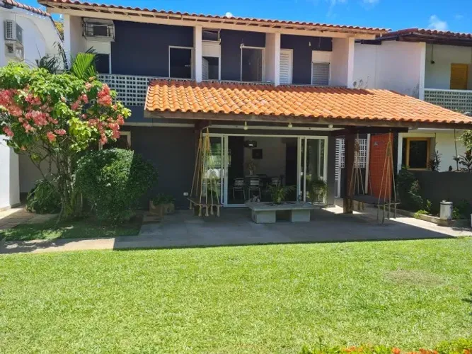 Casa com Piscina em Pau Amarelo