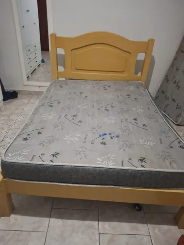 Cama e colchão por 90