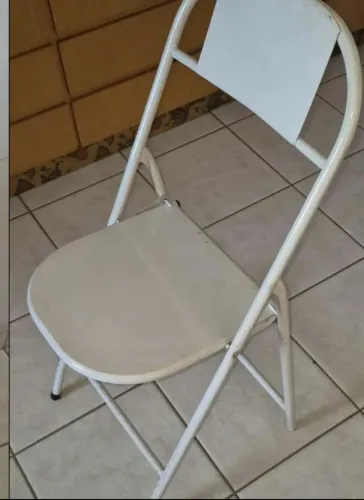 CADEIRA DOBRÁVEL DE METAL - BRANCA