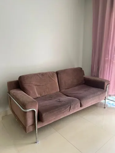 Sofá marrom 3 lugares