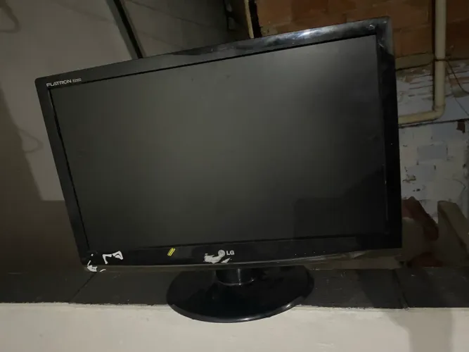 Monitor LG 23 polegadas funcionando