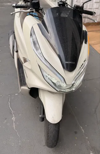 Honda PCX 150 DLX em ótimo estado.