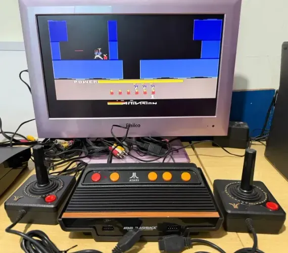 Console Atari Flashback 8 + 105 Jogos Clássicos +2 Controles na Caixa Completo