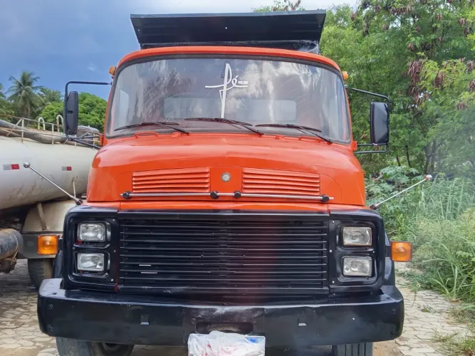 Caminhão caçamba truck Mercedes 