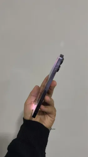 Vendo um iPhone 14 Pro Max semi novo