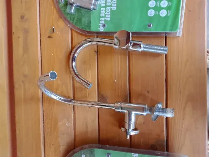 VENDO 4 TORNEIRAS CROMADAS - 2 NOVAS E 2 EM ESTADO DE NOVO