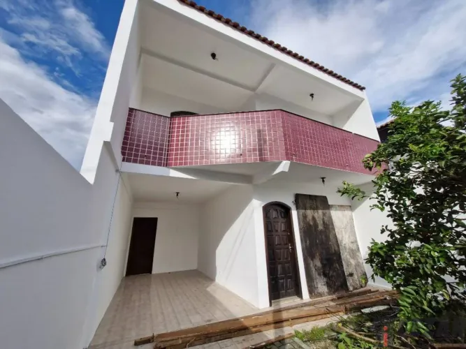 Sobrado com 3 dormitórios para alugar, 121 m² por R$ 3.241,43/mês - Cajuru - Curitiba/PR