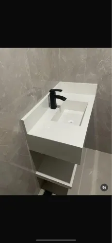 Lavatório de banheiro em Porcelanatos