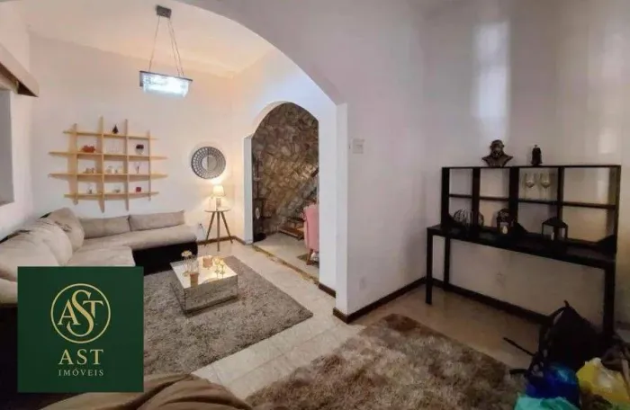 AST IMÓVEIS VENDE Casa duplex de vila com 4 quartos sendo 1 suíte master com hidromassagem