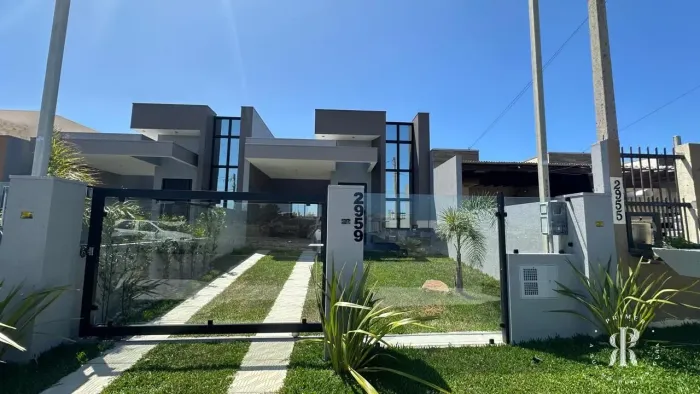 Esta encantadora casa residencial, localizada no bairro Centro de Imbé RS.